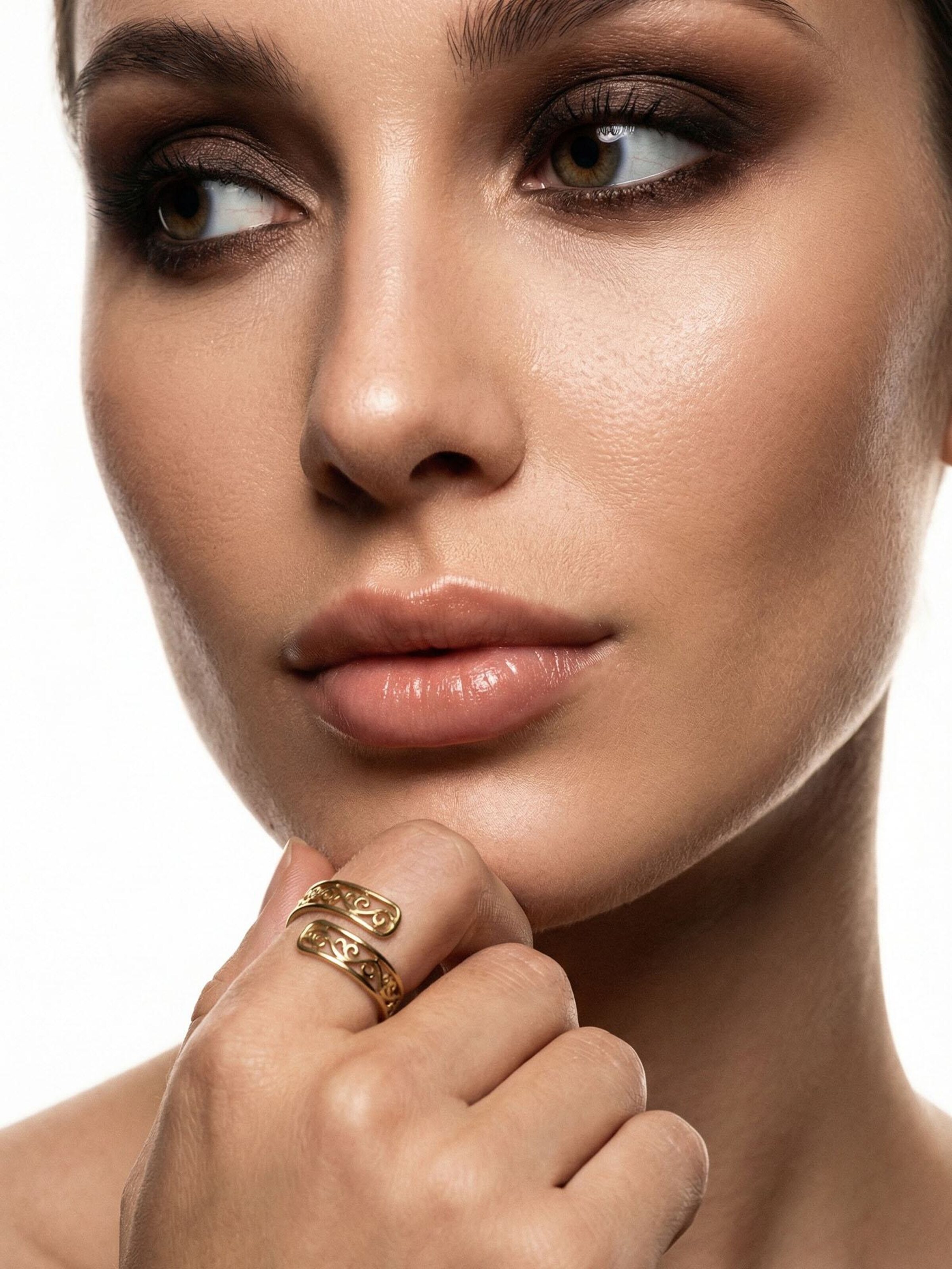 Nemomatheo Ring 'Arabesque – Offener Ring mit Rankenmuster' in Gold