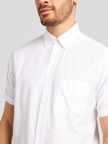 Coupe regular Chemise s.Oliver en blanc