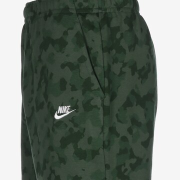 regular Pantaloni sportivi di Nike Sportswear in verde