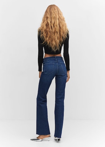 MANGO Flared Jeans 'Fiona' in Blau