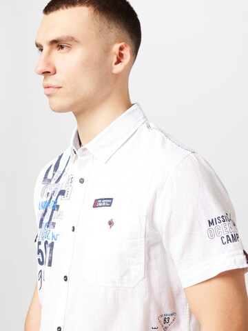 Coupe regular Chemise CAMP DAVID en blanc