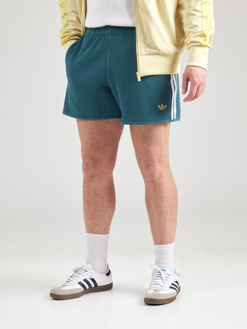 Regular Pantalon ADIDAS ORIGINALS en vert : devant