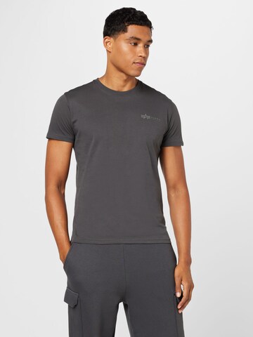 ALPHA INDUSTRIES Bluser & t-shirts i grå: forside