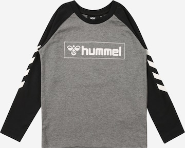 Hummel - Camiseta en gris: frente