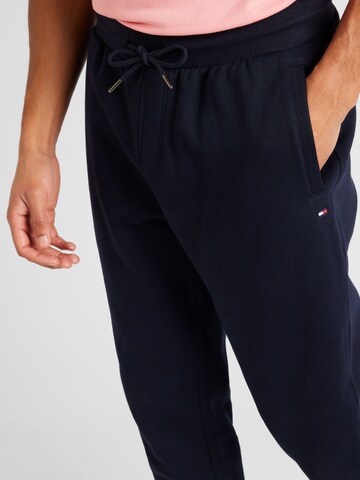 TOMMY HILFIGER Zúžený Kalhoty – modrá