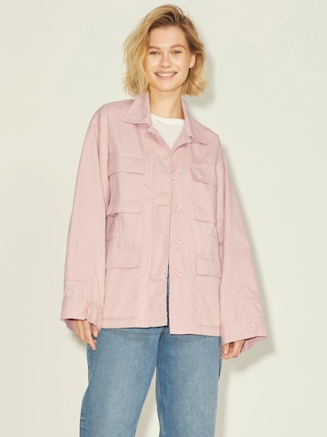 Veste mi-saison 'Evie' JJXX en rose : devant