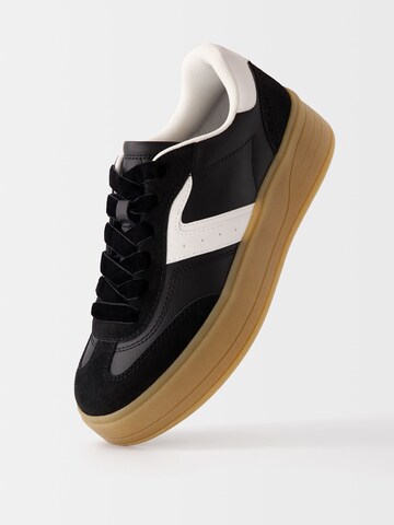 Bershka Sneakers low i svart