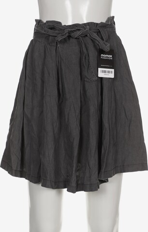 VILA Skirt in S in Grey: front
