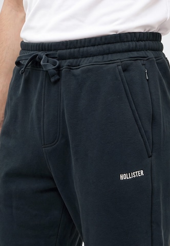 Regular Pantaloni de la HOLLISTER pe negru
