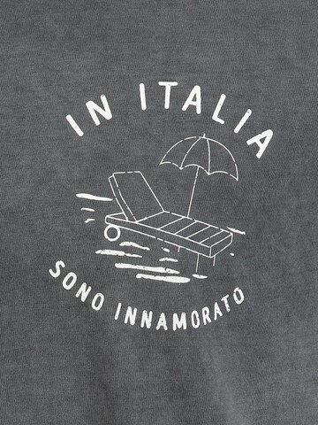 Maglietta 'Pazzo' di Key Largo in grigio