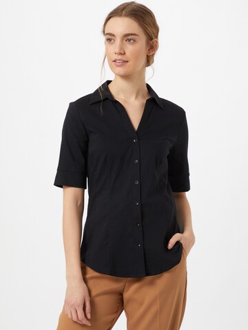 MORE & MORE Bluse i svart: forside