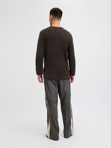 Pulover 'JJGLOBAL' de la JACK & JONES pe maro