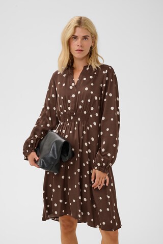 CULTURE Jurk 'Dotty Berna' in Bruin: voorkant