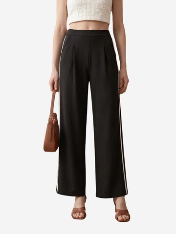 Wide leg Pantaloni con pieghe di My fashion in nero