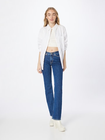 Coupe slim Jean 'Twig' WEEKDAY en bleu