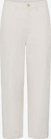 Jean 'PaudeSZ' SAINT TROPEZ en beige : devant