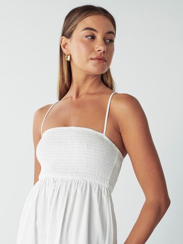 Robe d’été 'Acamar' Willa en blanc