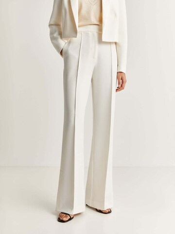 Scalpers Boot cut Pleated Pants 'Bianca' in White: front