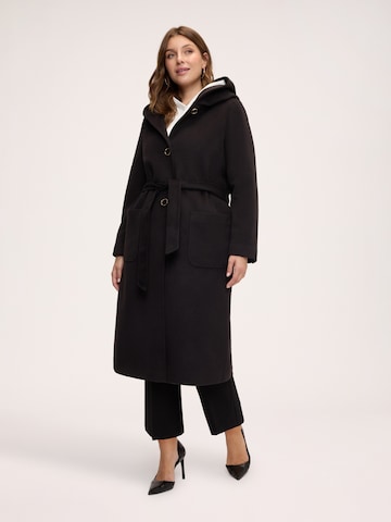 Cappotto di mezza stagione di Fiorella Rubino in nero