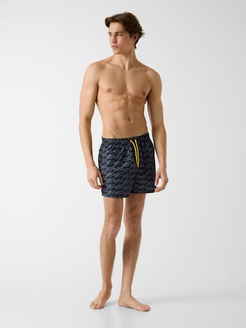 GUESS Badeshorts in Grau