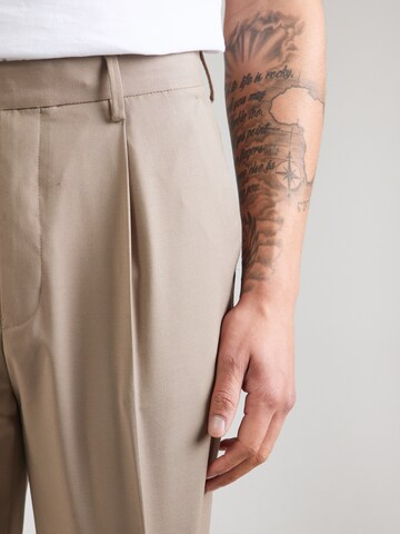 Regular Pantalon à pince TOPMAN en marron