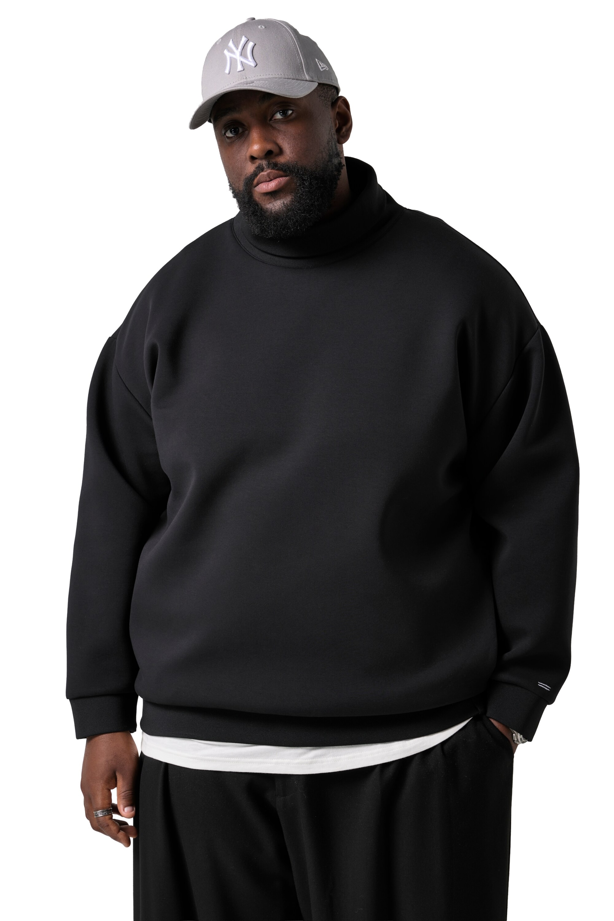 STHUGE Sweatshirt in Schwarz: Vorderseite