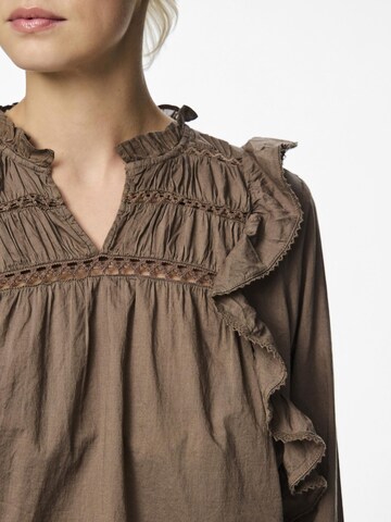 PIECES Bluse 'MAKENNA' i grå