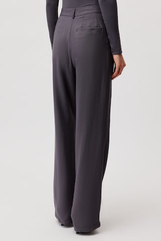 Regular Pantalon à pince 'Draco' LeGer by Lena Gercke en gris