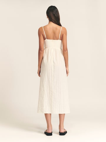 St MRLO Kleid 'MRLO' in Beige: Rückseite