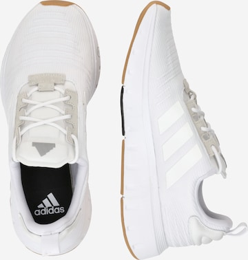 ADIDAS SPORTSWEAR Sneaker low 'SWIFT RUN 23' i hvid