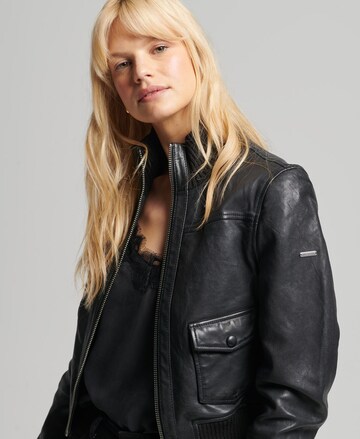 Superdry Jacke in Schwarz