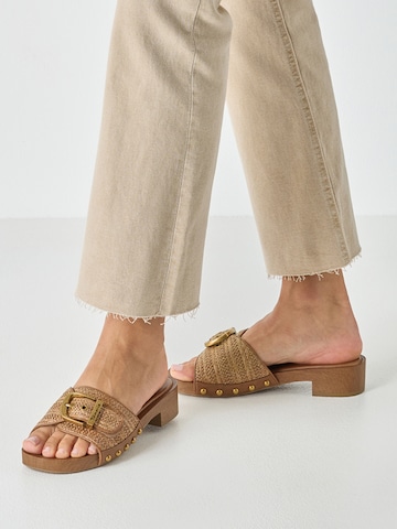 Tamaris Pantolette in Braun