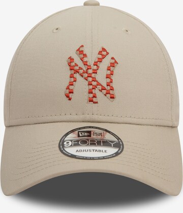 Cappello da baseball 'SEASONAL INFILL 9FORTY NEYYAN' di NEW ERA in beige