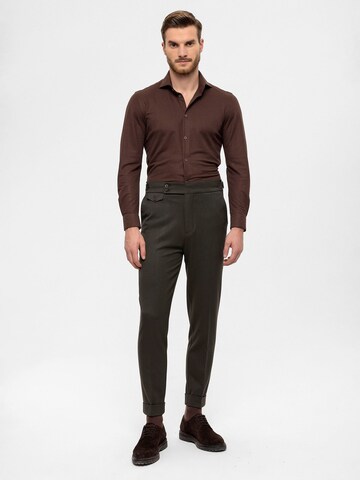 Slimfit Pantaloni con piega frontale di Antioch in verde