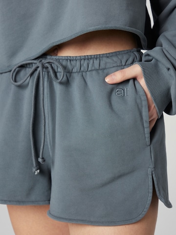 Loosefit Pantaloni 'Tilda' di A LOT LESS in grigio