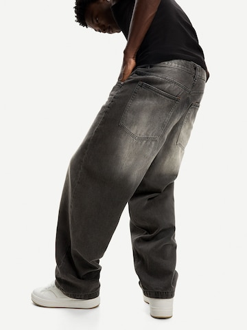 Bershka Baggy Jeans in Black
