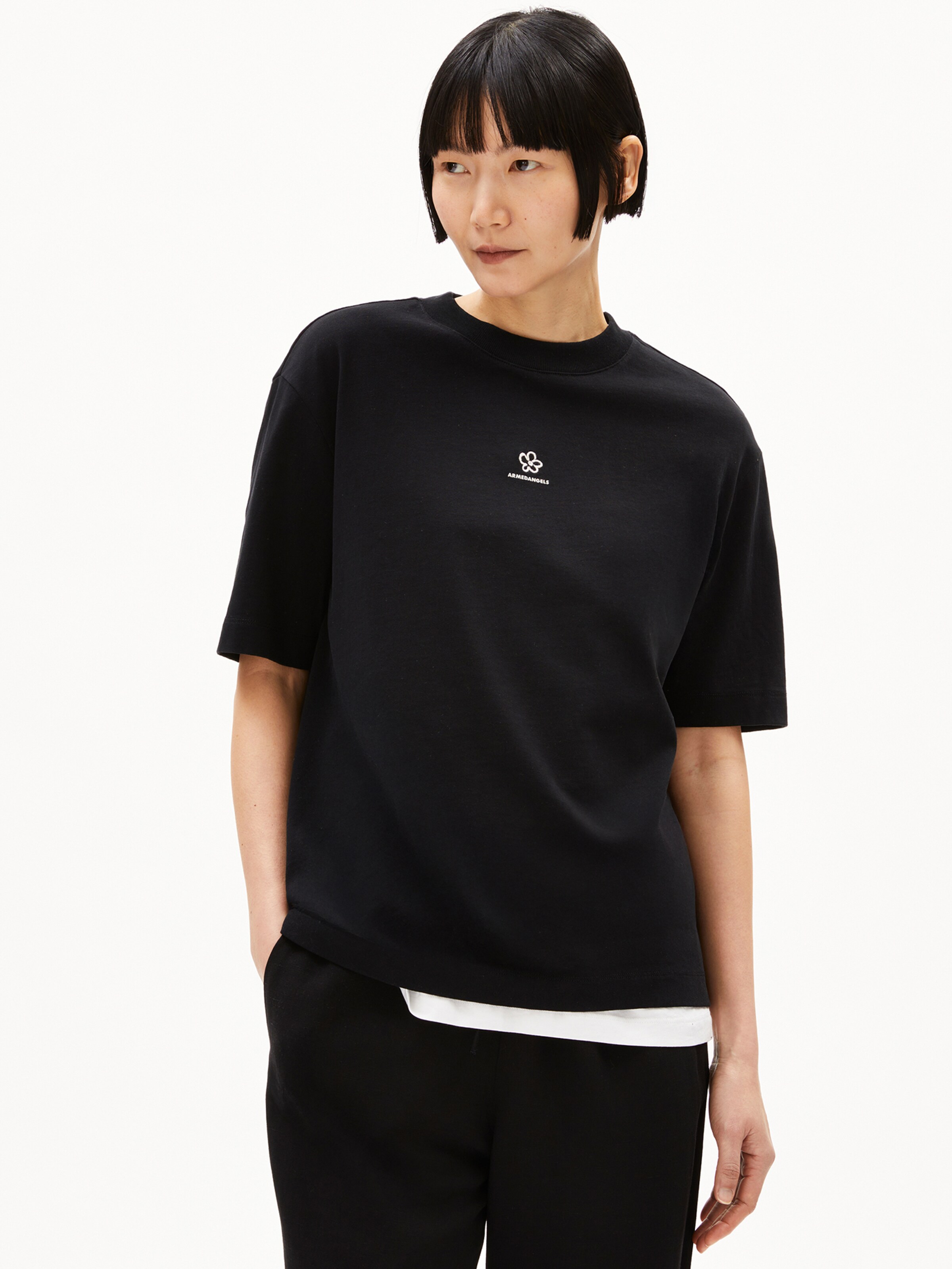 T-shirt ARMEDANGELS en noir : devant