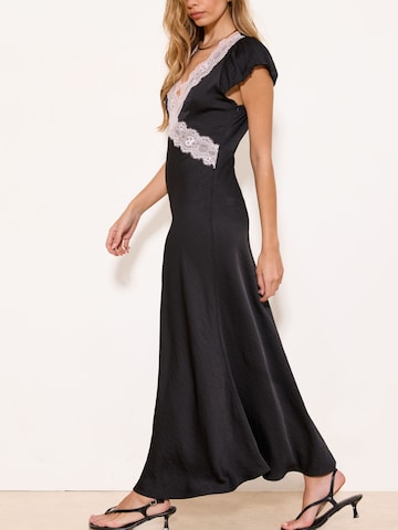 Lipsy Abendkleid in Schwarz