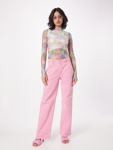 Gina Tricot Loose fit Cargo Jeans 'Carpenter' in Pink