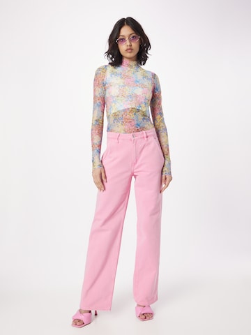 Gina Tricot Loose fit Cargo jeans 'Carpenter' in Pink