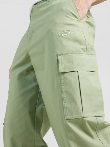 Nike Sportswear tavaline Klapptaskutega püksid 'CLUB', värv roheline
