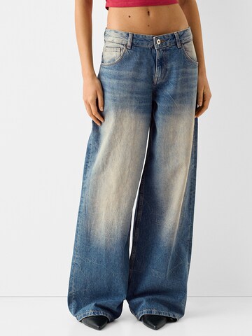 Bershka Wide leg Jeans in Blauw: voorkant