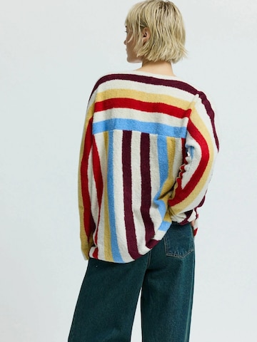 Résumé Neulepaita ' HenleyRS ' värissä monivärinen