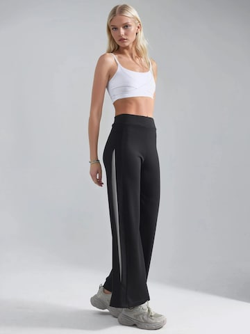 regular Pantaloni di Hiccup in nero