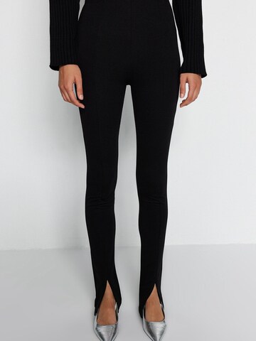 Trendyol Slimfit Hose in Schwarz: Vorderseite