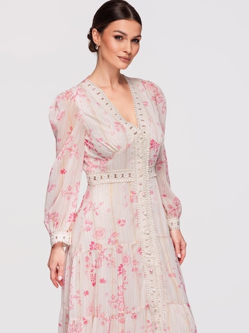 Rochie de seară de la Ombre pe bej