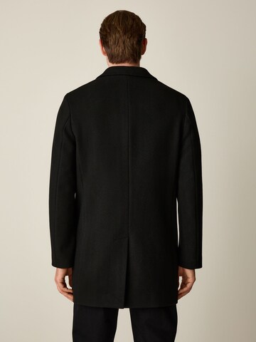 Next Mantel 'Epsom' in Schwarz