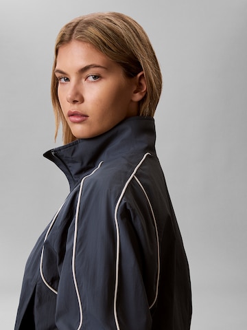 Veste mi-saison Calvin Klein Jeans en bleu