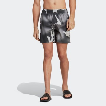 ADIDAS ORIGINALS Badeshorts in Schwarz