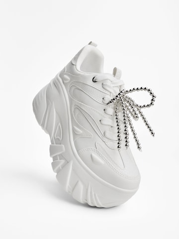 Sneaker bassa di Bershka in bianco